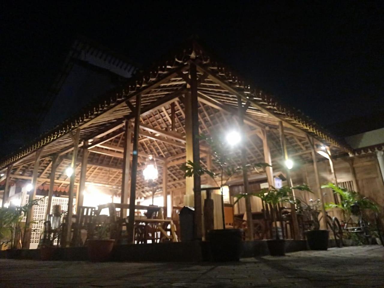 Diaga Grha Hotel Jogyakarta Zewnętrze zdjęcie